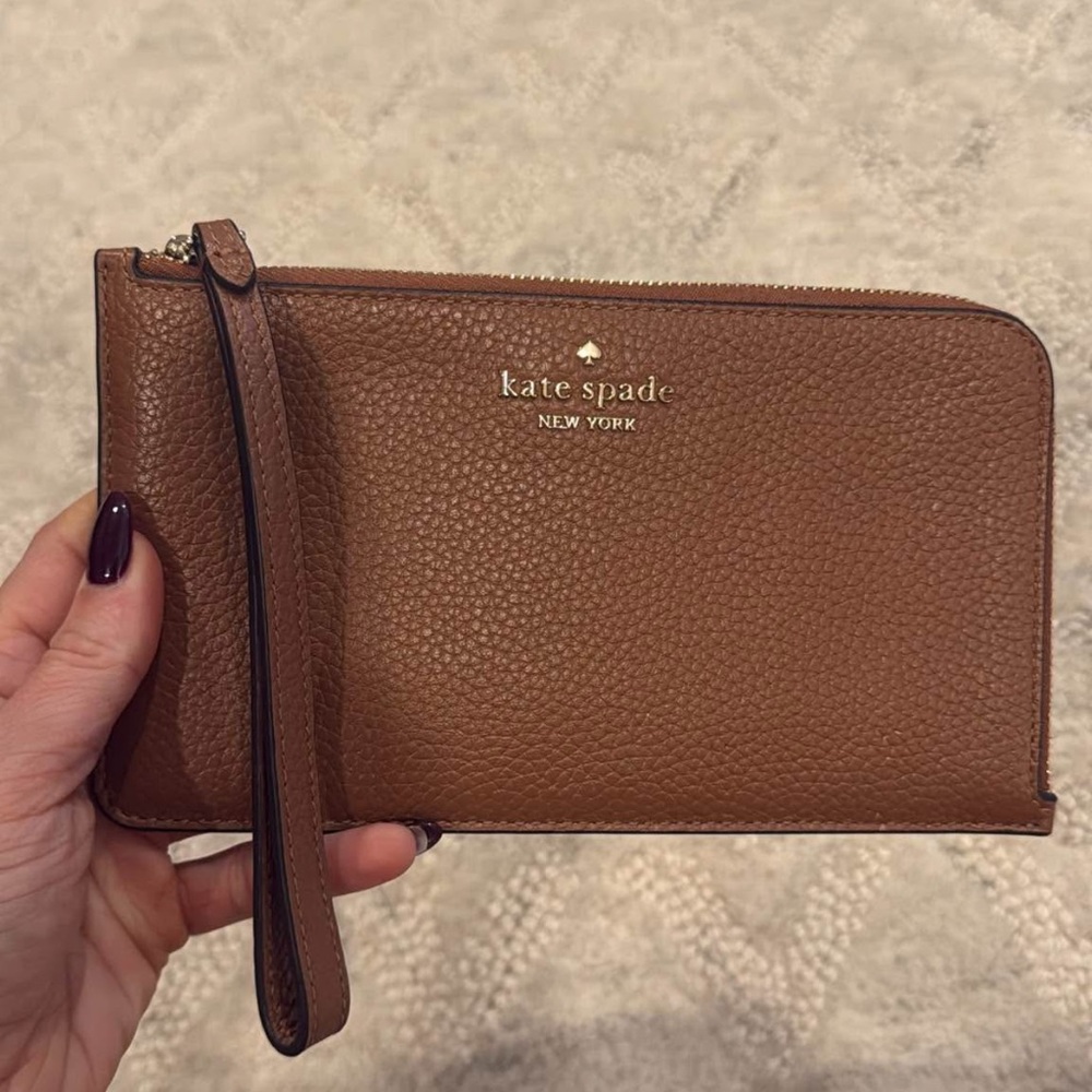 NEW-  Kate Spade Tan Large Leather Wristlet